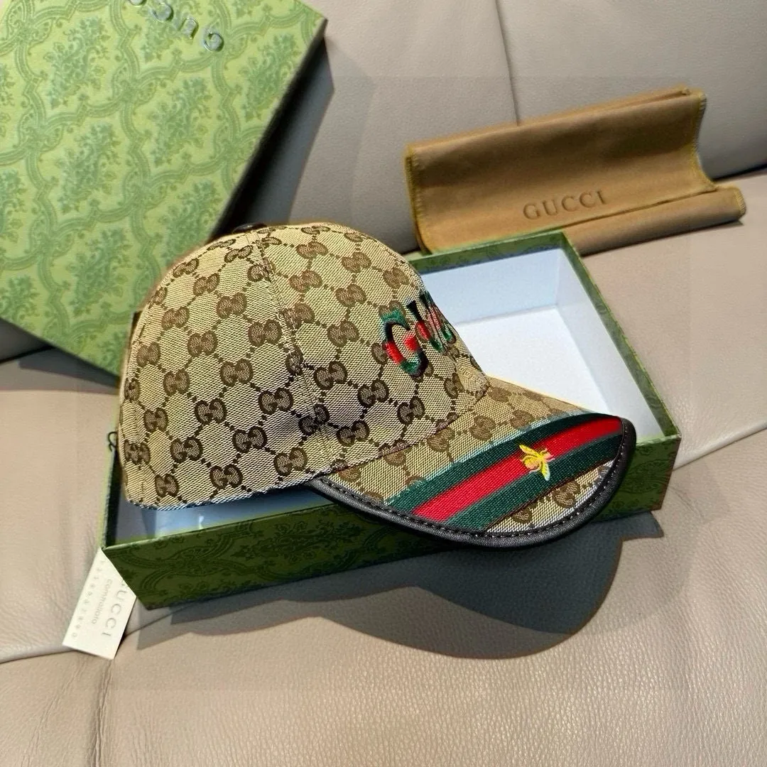 P90, Gucci's new original baseball cap, 1:1 mold customization, heavy embroidery, details comparable to those at counters, original canvas fabric + first-layer cowhide, great quality! The first choice for handsome men and beautiful women, fashionable and versatile. The basic head circumference is 56cm, and the patch is adjustable.