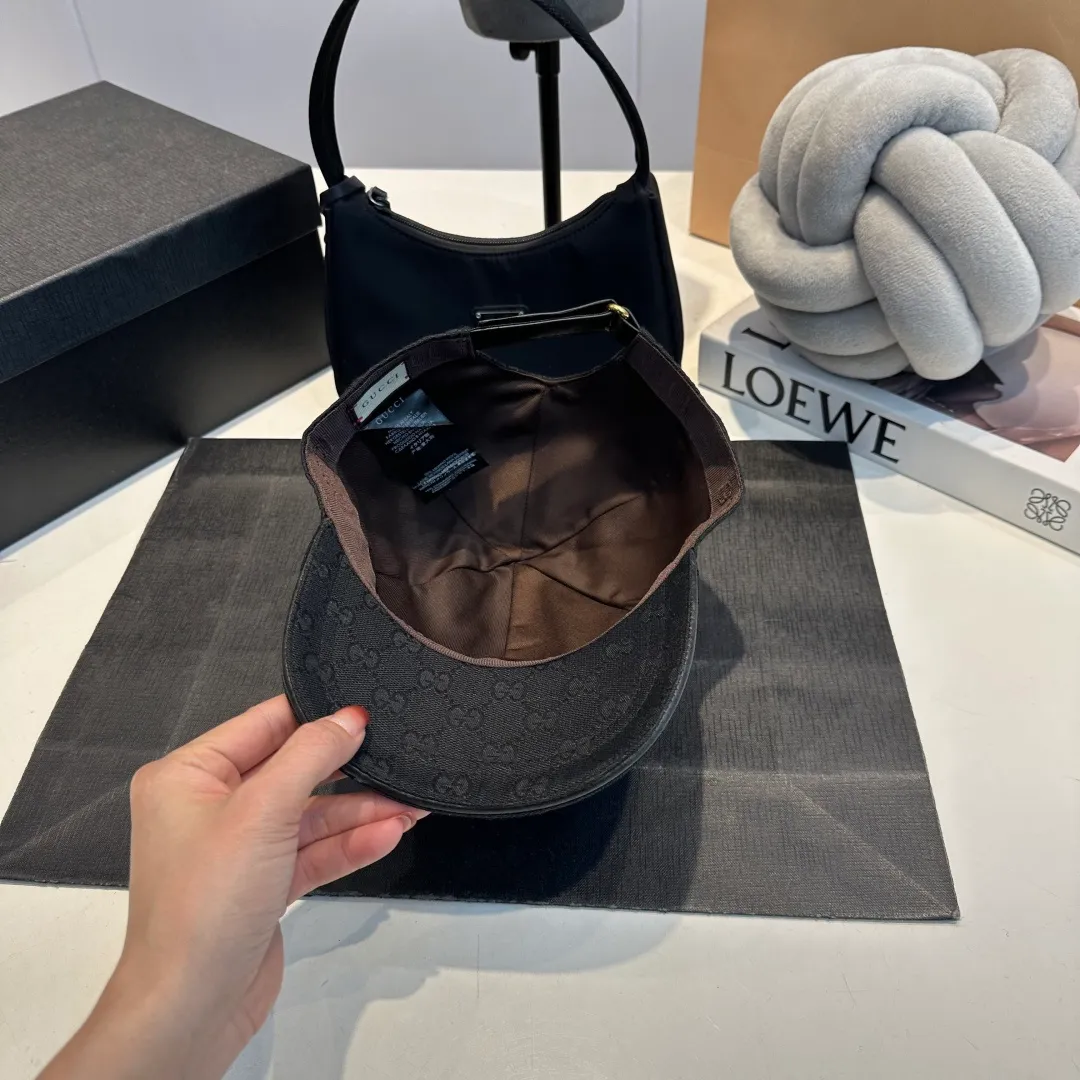 P60 Gucci (Gucci) classic original baseball cap😍Customized with 1:1 mold opening at the counter, the highest version, the original canvas is light and breathable! Photographed in real life, suitable for men and women in all seasons, basic head circumference 56cm, adjustable patches.