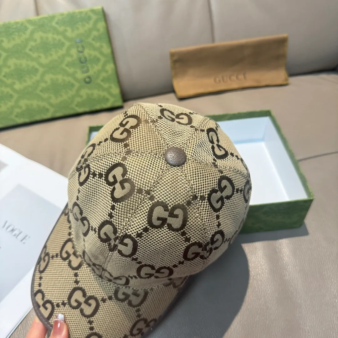 p90., Gucci Gucci's new original baseball cap, large double G, 1:1 mold opening and customization at the counter, original canvas fabric + first-layer cowhide, light and breathable! The basic head circumference is 56cm, and the patch is adjustable.