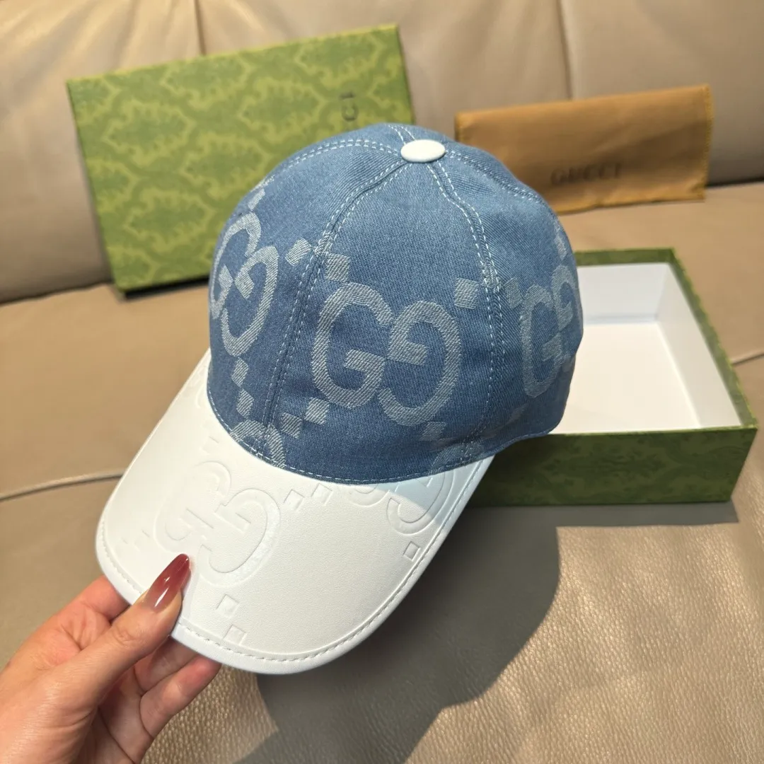 P90, Gucci (Gucci) new original baseball cap, large double G leather, best-selling model at the counter, 1:1 mold customization, original canvas fabric + first-layer cowhide, fashionable and handsome! The quality is great, the basic head circumference is 56cm, and the patch is adjustable.