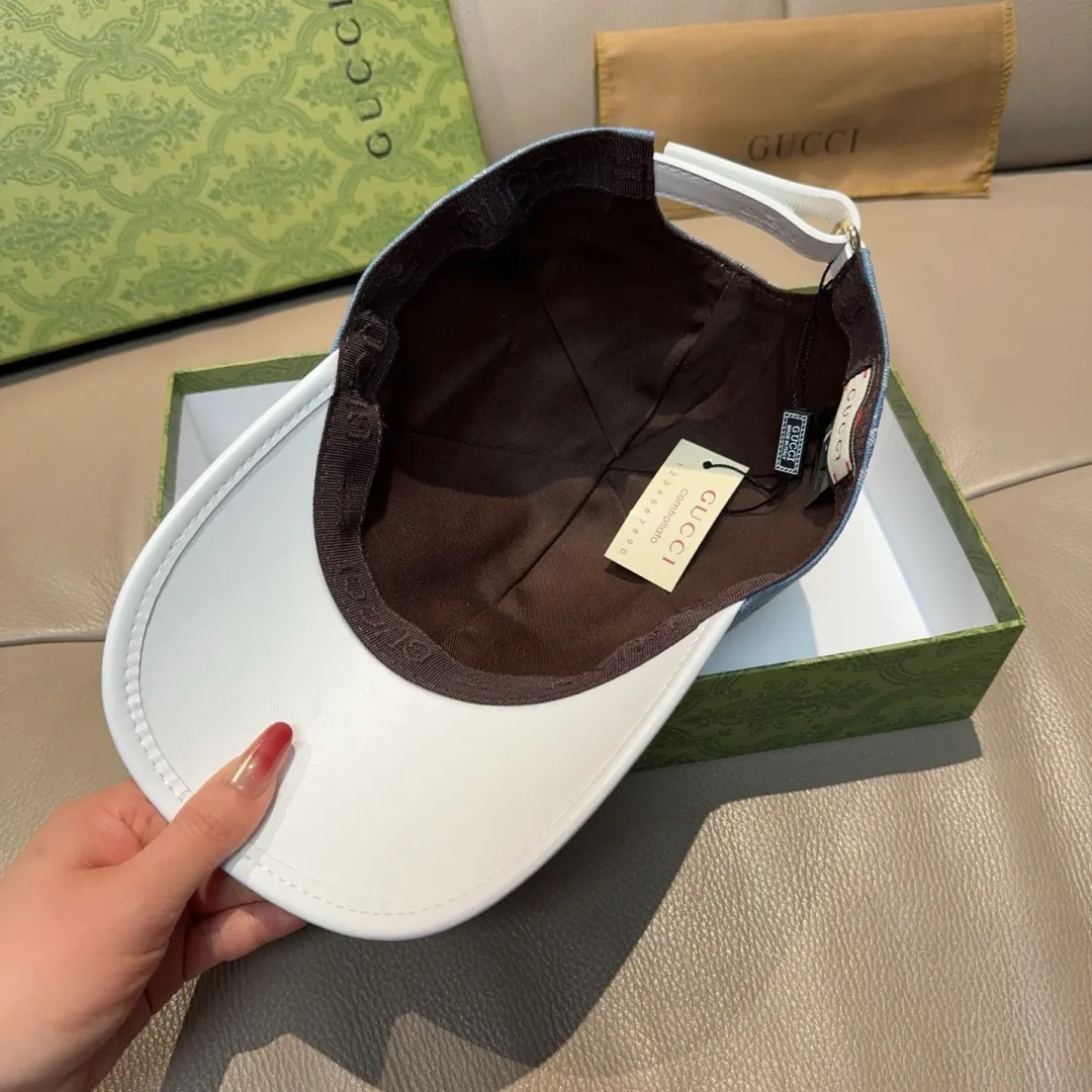 P90, Gucci (Gucci) new original baseball cap, large double G leather, best-selling model at the counter, 1:1 mold customization, original canvas fabric + first-layer cowhide, fashionable and handsome! The quality is great, the basic head circumference is 56cm, and the patch is adjustable.