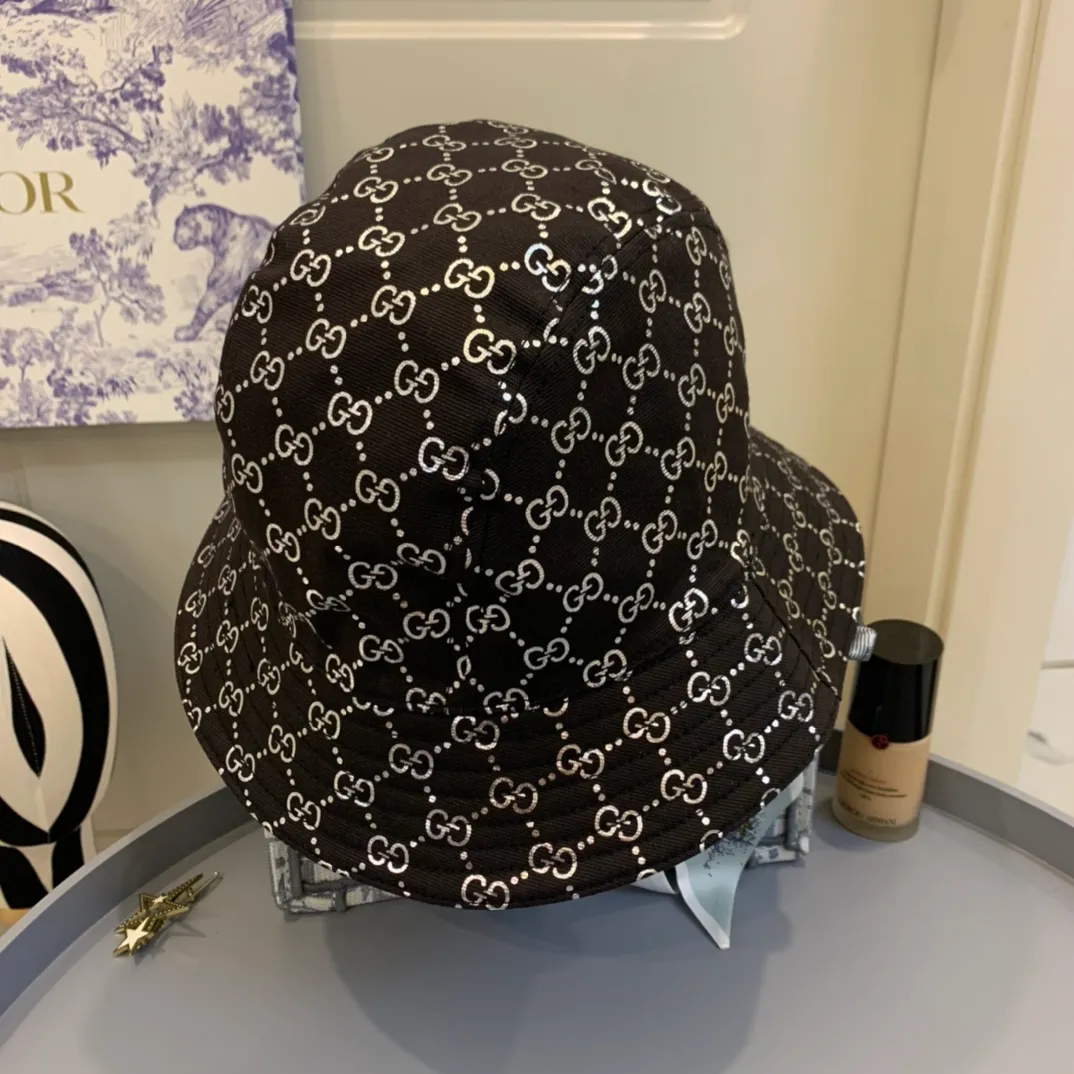 P100 European counters synchronized! Gucci/Gucci 20 early autumn new style white fisherman hat with full logo and flashing silver logo, full of big-name luxury, original blue satin lining, high-end! Head circumference:57cm