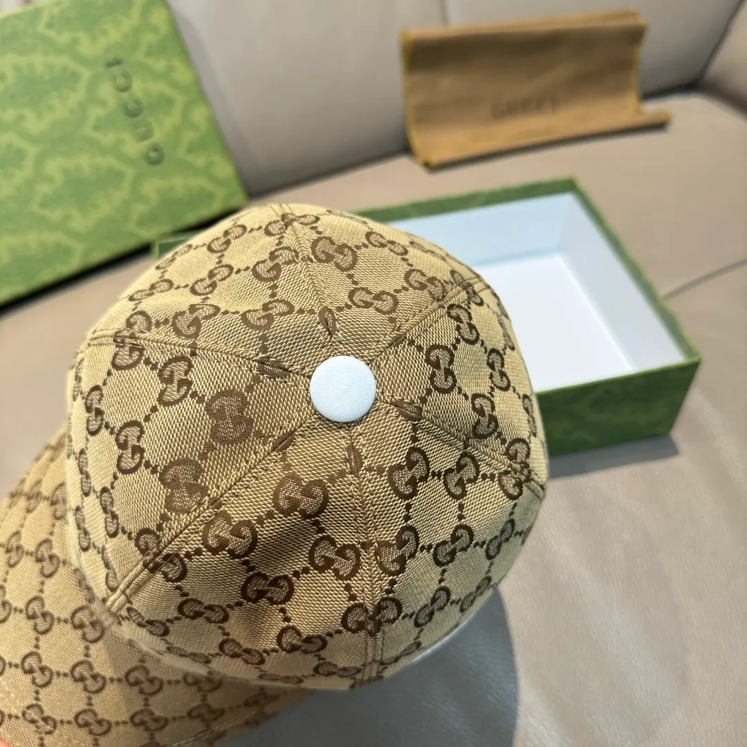 p90 ten thousand year old classic new color is shipped!   , Gucci (Gucci) classic original baseball cap 😍😍 1:1 mold opening and customization at the counter, the highest version, original canvas fabric + first layer of cowhide, light and breathable! Photographed in real life, suitable for men and women in all seasons, basic head circumference 56cm, adjustable patches.