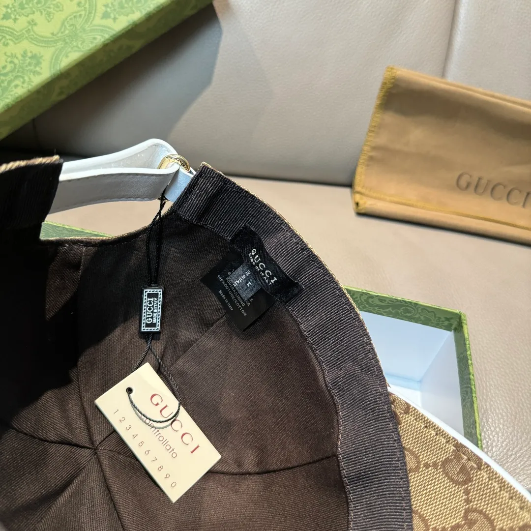 p90 ten thousand year old classic new color is shipped!   , Gucci (Gucci) classic original baseball cap 😍😍 1:1 mold opening and customization at the counter, the highest version, original canvas fabric + first layer of cowhide, light and breathable! Photographed in real life, suitable for men and women in all seasons, basic head circumference 56cm, adjustable patches.
