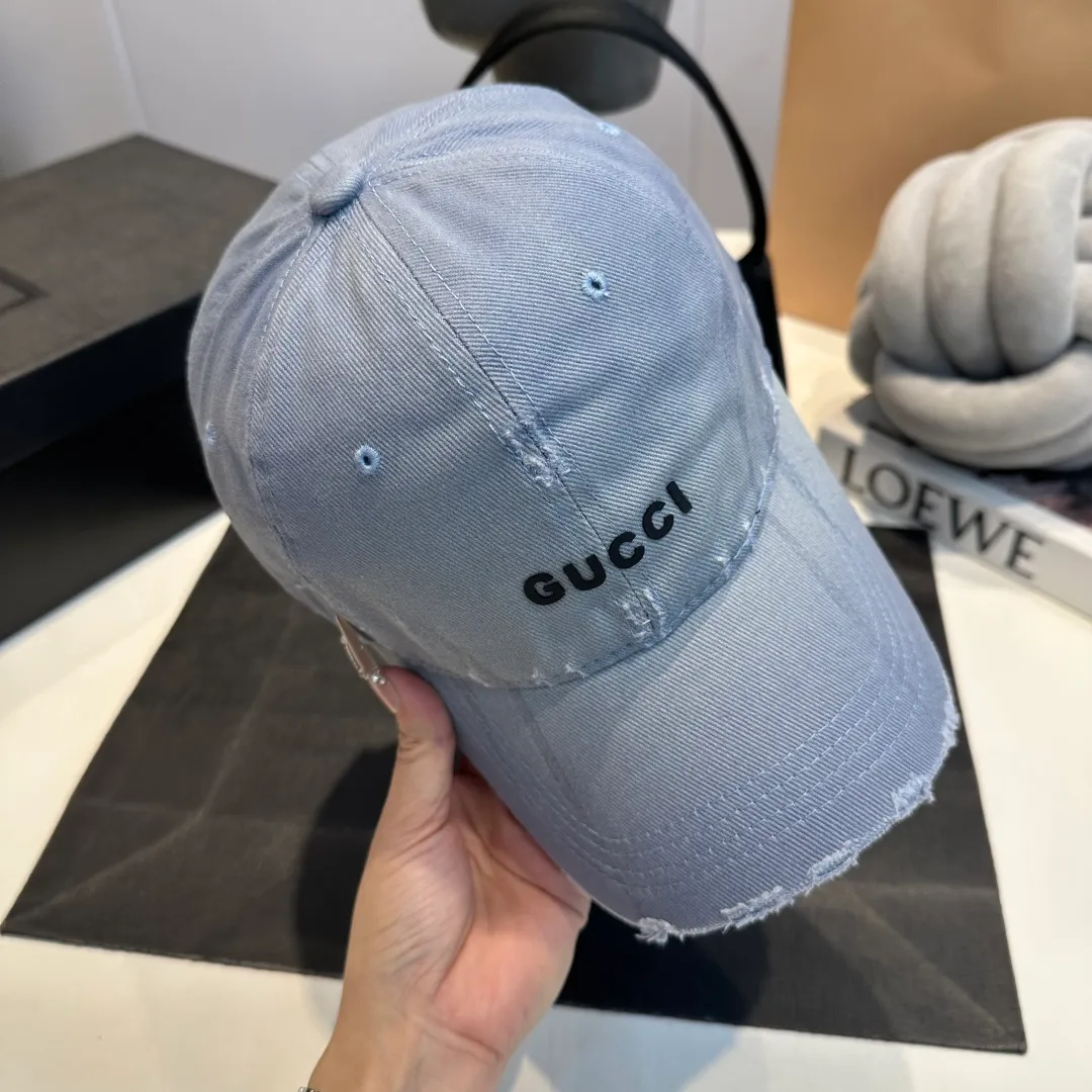 P60 GUCCI ripped baseball cap, the original quality is very popular, the craftsmanship is very exquisite, the atmosphere is high-end and classy! Low-key luxury, easy to carry! Running volume!
