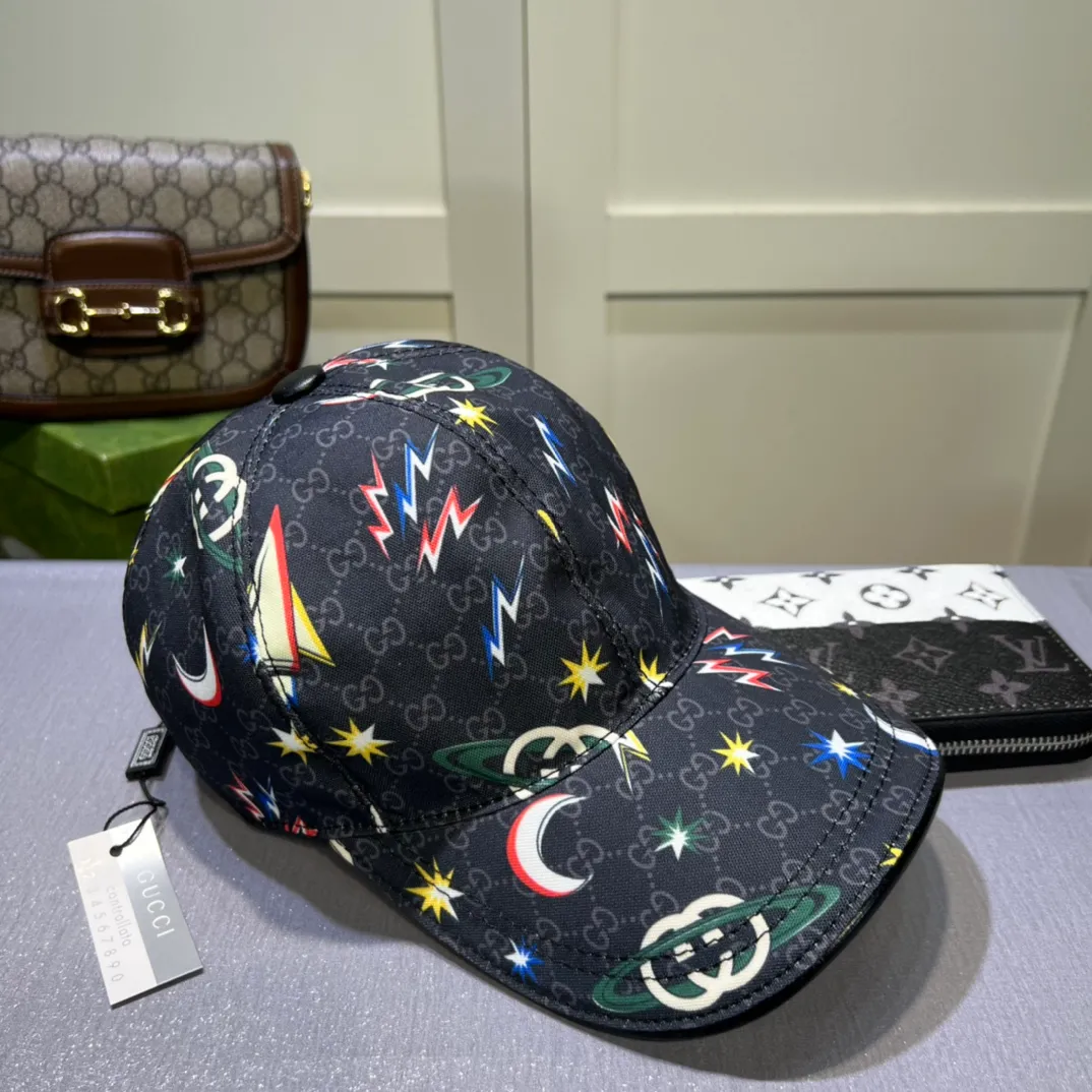 p80💰10,000-year-old classic model is shipped! Gucci (Gucci) classic original baseball cap 😍😍Customized at the 1:1 counter mold, the highest version, original canvas + first layer of cowhide, pure cotton lining, light and breathable! Photographed in real life, suitable for men and women in all seasons, basic head circumference 56cm, adjustable patches.