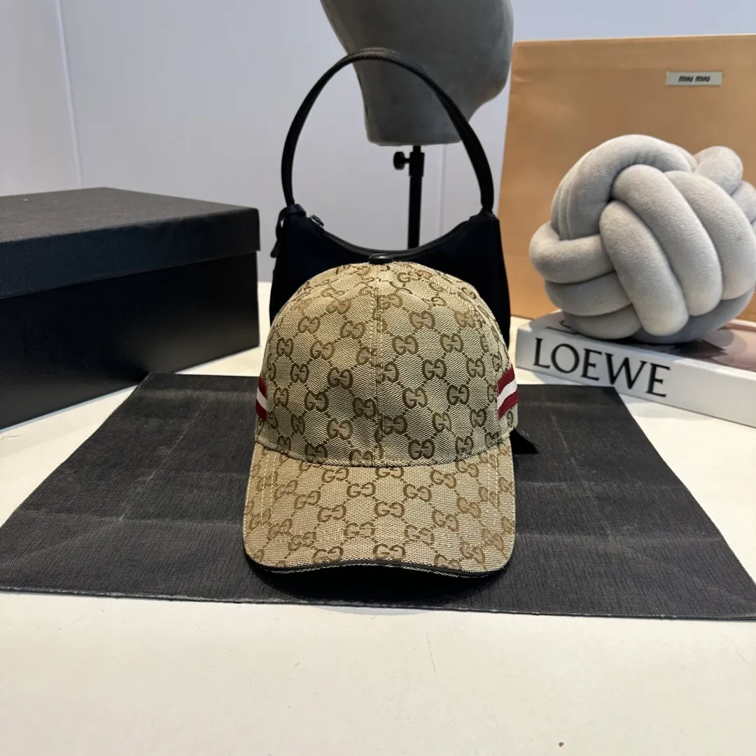 P60 Gucci (Gucci) classic original baseball cap😍Customized with 1:1 mold opening at the counter, the highest version, the original canvas is light and breathable! Photographed in real life, suitable for men and women in all seasons, basic head circumference 56cm, adjustable patches.