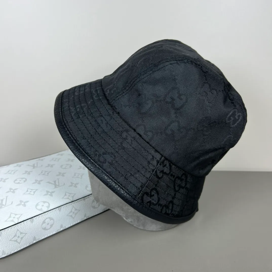 50💰GUCCI Gucci bucket hat👒The new Gucci fisherman hat from the official website is coming. The craftsmanship is very exquisite, and it is high-end and classy! Low-key luxury, easy to carry! Running volume!