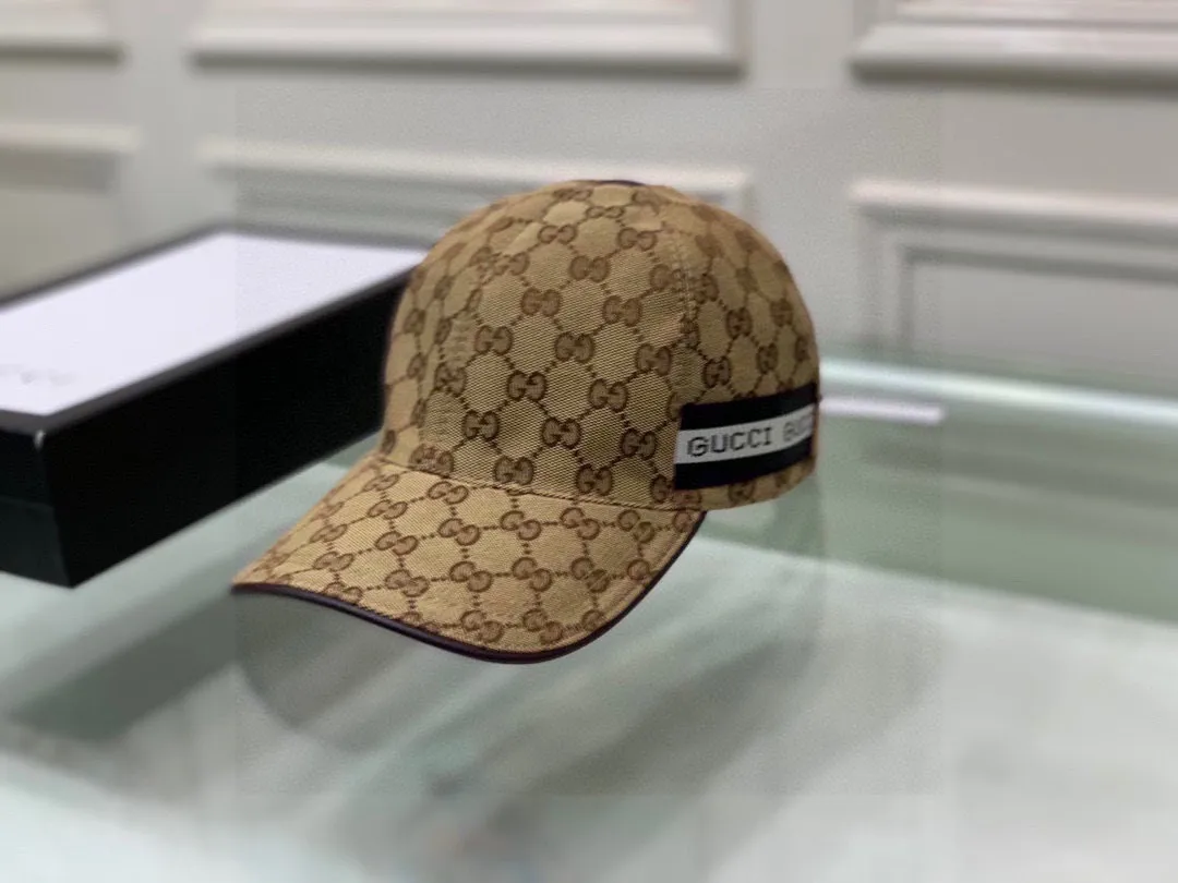 🉐110, Gucci (Gucci) classic original baseball cap 😍😍Customized at 1:1 mold opening at the counter, the highest version, original canvas + first-layer cowhide, pure cotton lining, light and breathable! Photographed in real life, suitable for men and women in all seasons, basic head circumference 56cm, adjustable patches.