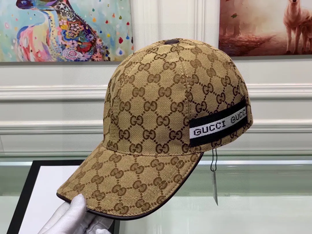 🉐110, Gucci (Gucci) classic original baseball cap 😍😍Customized at 1:1 mold opening at the counter, the highest version, original canvas + first-layer cowhide, pure cotton lining, light and breathable! Photographed in real life, suitable for men and women in all seasons, basic head circumference 56cm, adjustable patches.