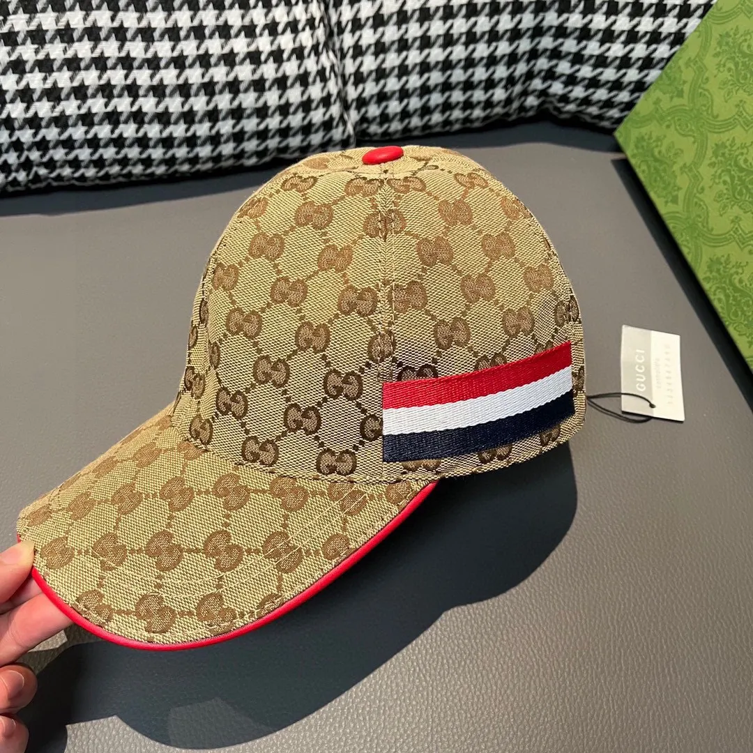 🉐️90 Comes with a box bag, Gucci's new original baseball cap, three-color webbing, 1:1 mold customization, original canvas fabric + first-layer cowhide, red leather edge, handsome and fashionable, popular for purchasing, versatile style for men and women, great quality! The basic head circumference is 56cm, and the patch is adjustable.