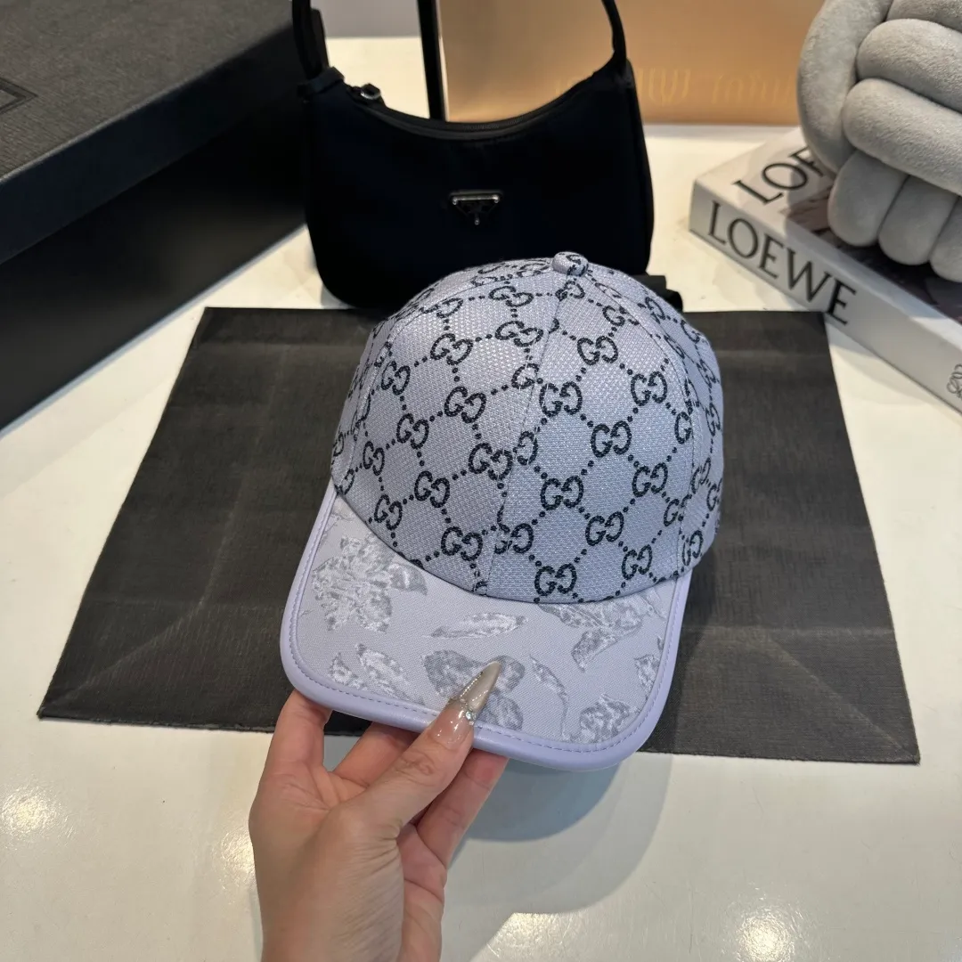 P56 Gucci Baseball Cap♥️GUCCI🧢New product from the official website, baseball cap, original quality, hot arrival 🔥🎩 The craftsmanship is very exquisite, high-end and classy! Low-key luxury, easy to carry! Running volume!