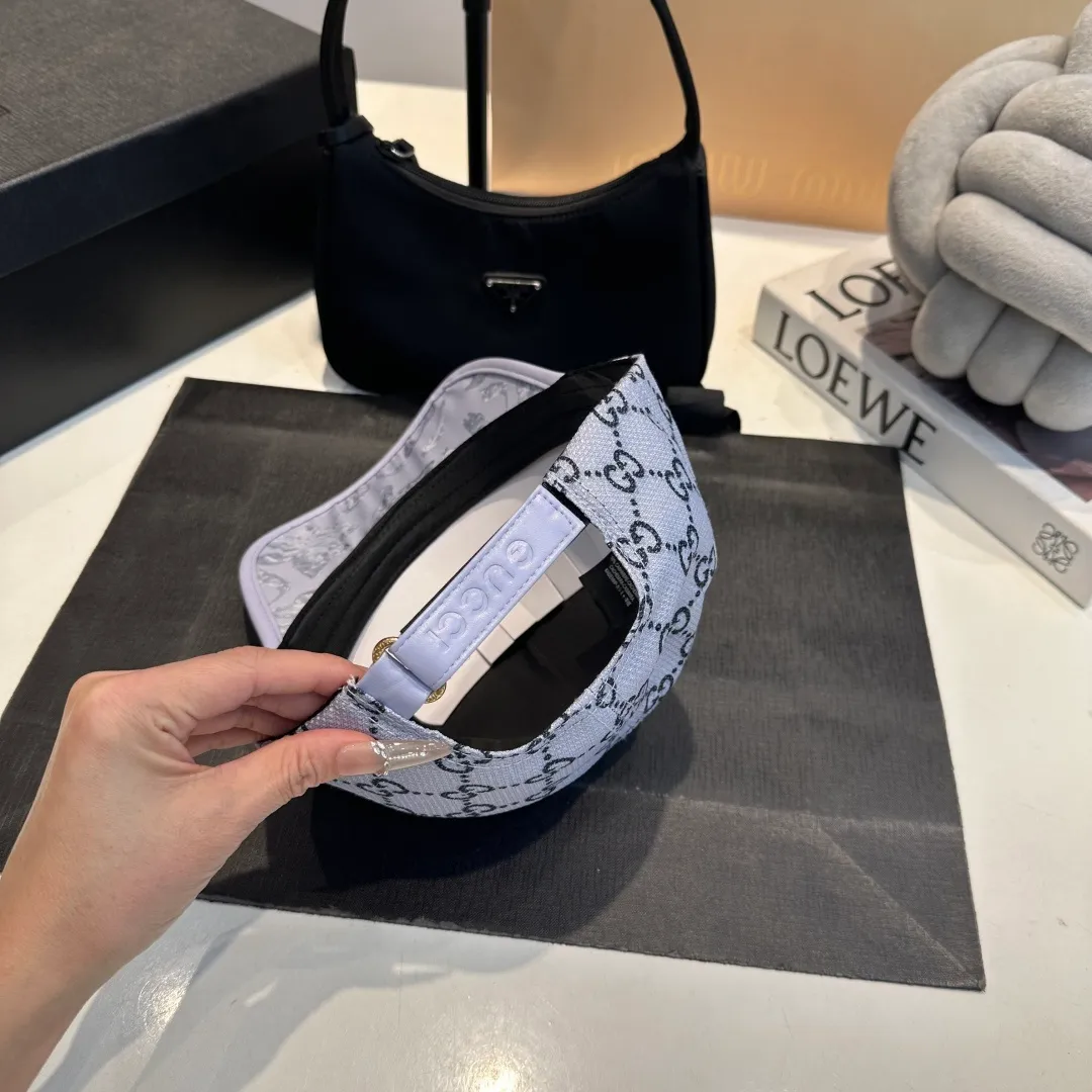 P56 Gucci Baseball Cap♥️GUCCI🧢New product from the official website, baseball cap, original quality, hot arrival 🔥🎩 The craftsmanship is very exquisite, high-end and classy! Low-key luxury, easy to carry! Running volume!