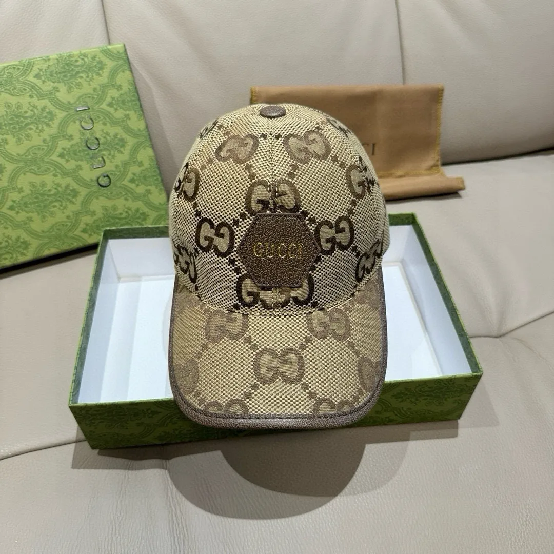 P90., Gucci (Gucci) new original baseball cap, Gucci hot stamping, the latest model at the counter, 1:1 custom mold opening, genuine mold opening, original canvas fabric + first layer of cowhide, original quality! The quality is great, the basic head circumference is 56cm, and the patch is adjustable.