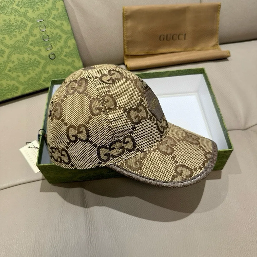 P90., Gucci (Gucci) new original baseball cap, Gucci hot stamping, the latest model at the counter, 1:1 custom mold opening, genuine mold opening, original canvas fabric + first layer of cowhide, original quality! The quality is great, the basic head circumference is 56cm, and the patch is adjustable.