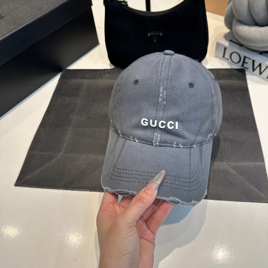 P60 GUCCI ripped baseball cap, the original quality is very popular, the craftsmanship is very exquisite, the atmosphere is high-end and classy! Low-key luxury, easy to carry! Running volume!