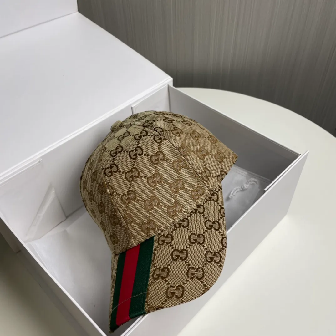 P56 [GUCCI Gucci]🌸2 official website is online simultaneously🎊 Korean version of the new British classic casual atmosphere customized model 1:1 original quality unisex baseball cap Meibang three-dimensional printed geological fabric high quality quality🔥🔥🔥