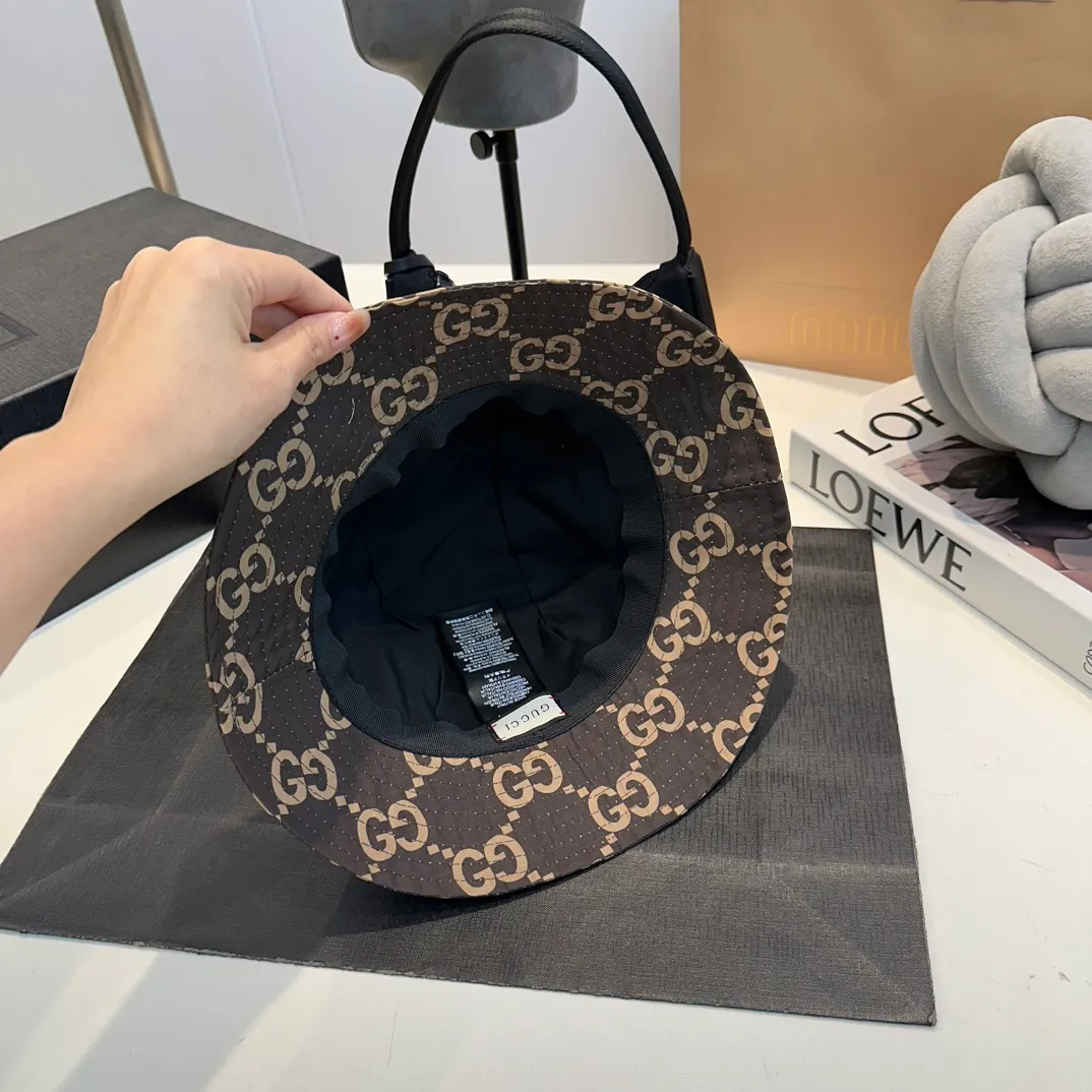 P50 GUCCI bucket hat, a new product from the official website, the original quality of the fisherman hat is very popular 🔥🎩 The craftsmanship is very exquisite, high-end and classy! Low-key luxury, easy to carry! Running volume!