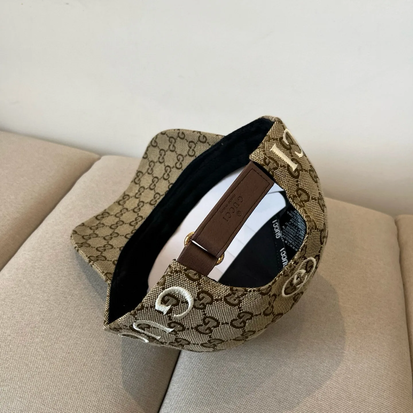 P60 Gucci Baseball Cap♥️GUCCI🧢New product from the official website, baseball cap, original quality, very popular 🔥🎩 The craftsmanship is very exquisite, high-end and classy! Low-key luxury, easy to carry! Running volume!