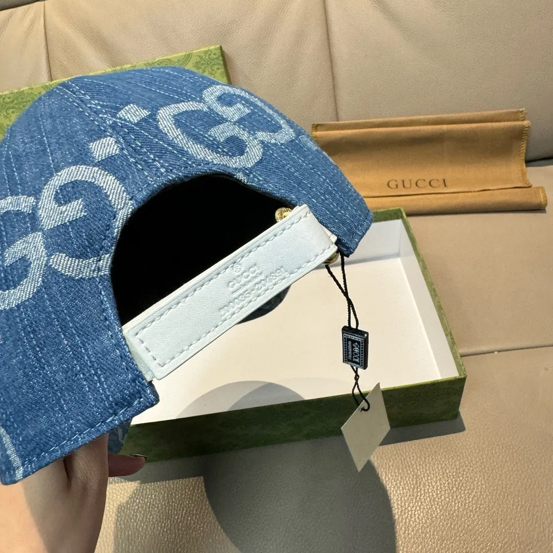 p90., Gucci Gucci’s new original baseball cap, large double G, 1:1 mold opening and customization at the counter, perfect matching pattern, original canvas fabric + first-layer cowhide, light and breathable! The basic head circumference is 56cm, and the patch is adjustable.