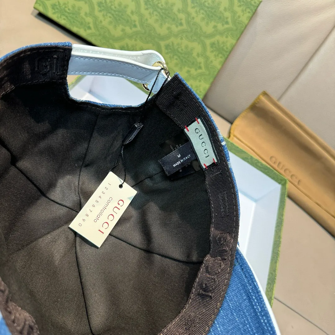 p90., Gucci Gucci’s new original baseball cap, large double G, 1:1 mold opening and customization at the counter, perfect matching pattern, original canvas fabric + first-layer cowhide, light and breathable! The basic head circumference is 56cm, and the patch is adjustable.