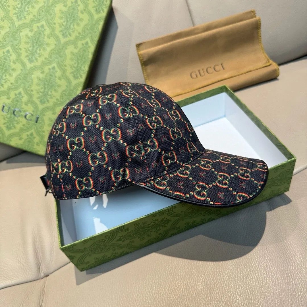 P90 new model shipped, Gucci (Gucci) new original baseball cap, double G insect print, counter 1:1, imported canvas + first layer cowhide, popular for purchasing, versatile style for men and women, great quality! The basic head circumference is 56cm, and the patch is adjustable.