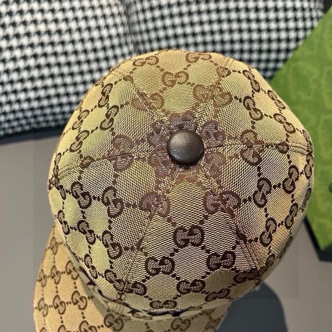 Batch 90, Gucci (Gucci) new original baseball cap, artistic word embroidery, 1:1 mold customization, heavy embroidery, details comparable to counters, original canvas + first-layer cowhide, pure cotton lining, great quality! The first choice for handsome men and beautiful women, fashionable and versatile. Basic head circumference 56, adjustable patch