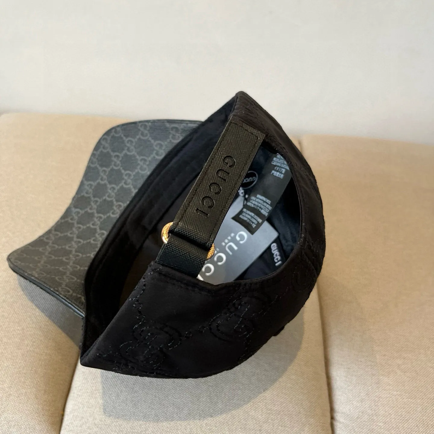 P60 Gucci Baseball Cap♥️GUCCI🧢New product from the official website, baseball cap, original quality, very popular 🔥🎩 The craftsmanship is very exquisite, high-end and classy! Low-key luxury, easy to carry! Running volume!