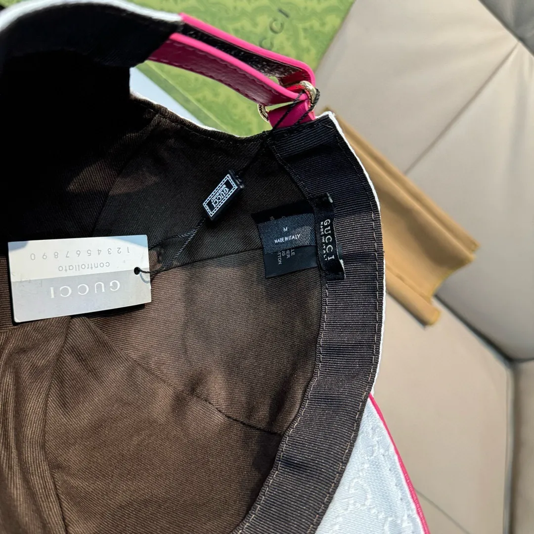 p90, Gucci (Gucci) new spring and summer original baseball cap, logo webbing, 1:1 mold customization, original canvas + first-layer cowhide, popular purchasing agent, versatile style for men and women, great quality! The basic head circumference is 56cm, and the patch is adjustable.