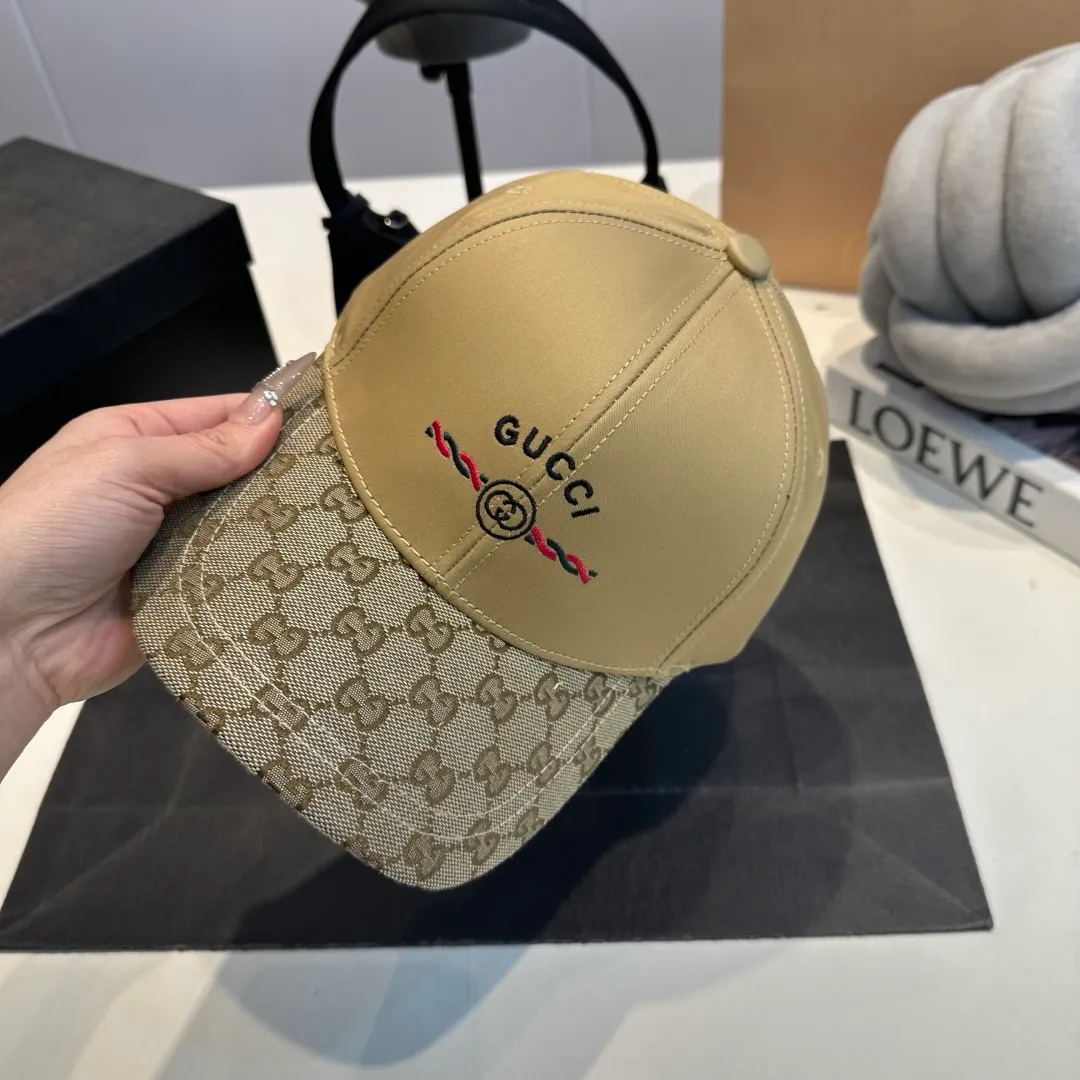 P56 Gucci Baseball Cap♥️GUCCI🧢New product from the official website, baseball cap, original quality, hot arrival 🔥🎩 The craftsmanship is very exquisite, high-end and classy! Low-key luxury, easy to carry! Running volume!