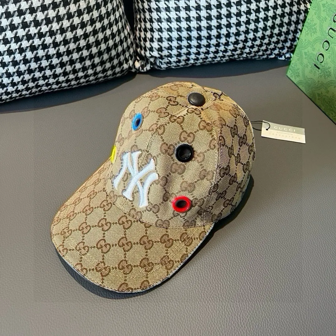 Batch 90 NY&Gucci (Gucci) cooperation baseball cap, the latest model in the counter, NY embroidery, 1:1 mold customization, original breathable sail fabric + first layer of cowhide, perfect details, original quality, exclusive physical shooting, suitable for men and women.  , 3 colors are in stock at the counter!