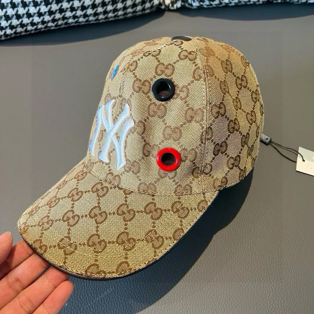 Batch 90 NY&Gucci (Gucci) cooperation baseball cap, the latest model in the counter, NY embroidery, 1:1 mold customization, original breathable sail fabric + first layer of cowhide, perfect details, original quality, exclusive physical shooting, suitable for men and women.  , 3 colors are in stock at the counter!