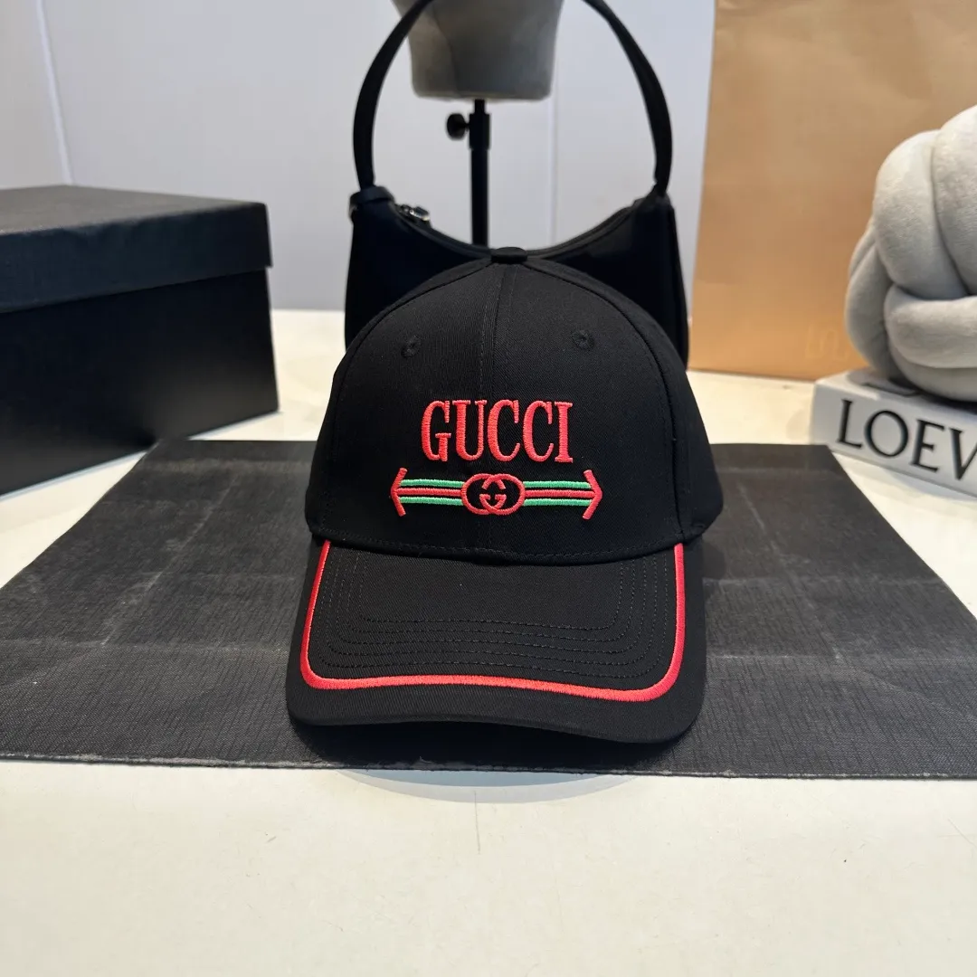 P56 Gucci Baseball Cap GUCCI official website new product, baseball cap, original quality is very popular, the workmanship is very exquisite, high-end atmosphere and class! Low-key luxury, easy to carry! Running volume!