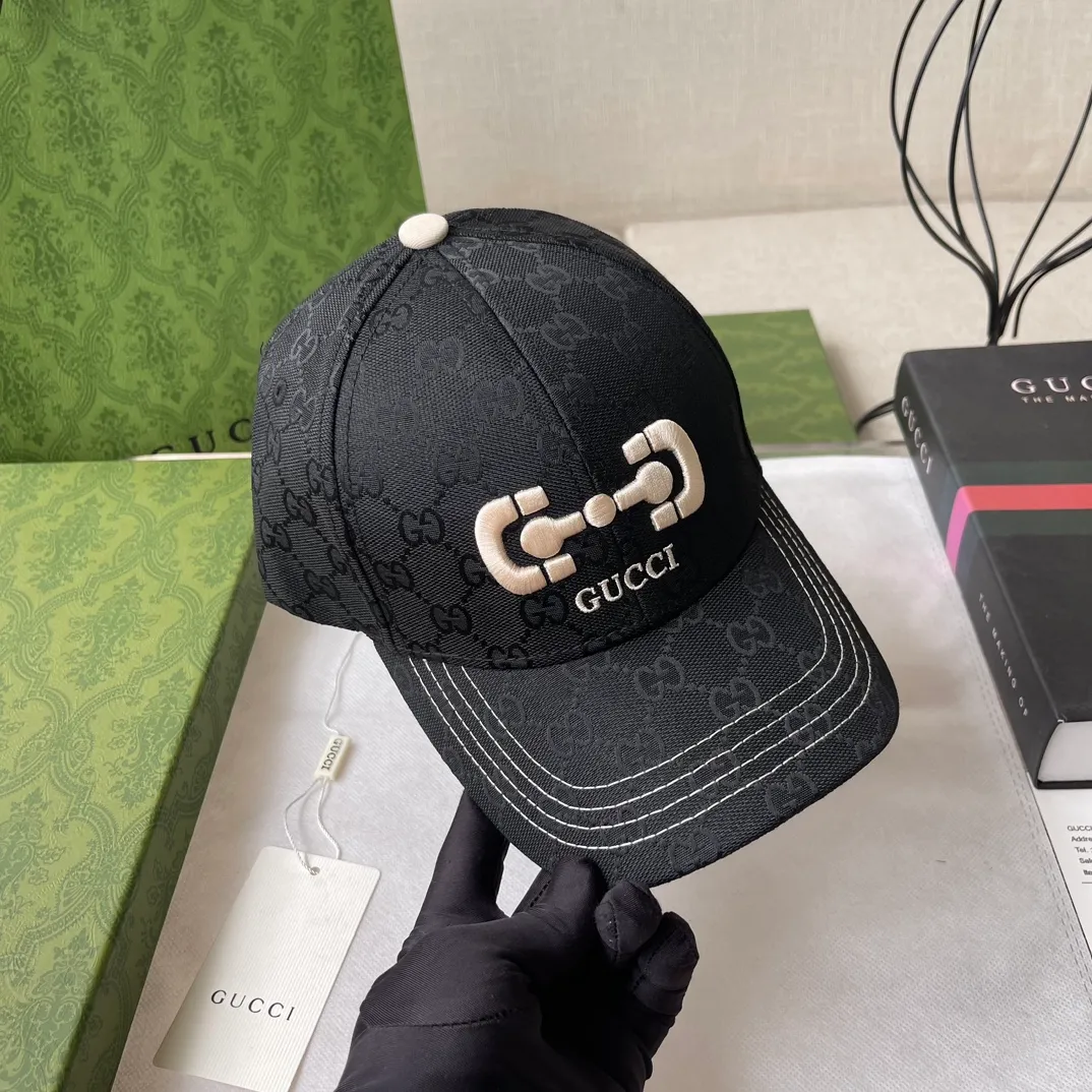 Special batch of 60 Gucci 2023 spring and summer new pure cotton baseball cap. The brim is spliced ​​with personalized contrasting denim, full of design. Personalized and thoughtful style, same style for men and women.