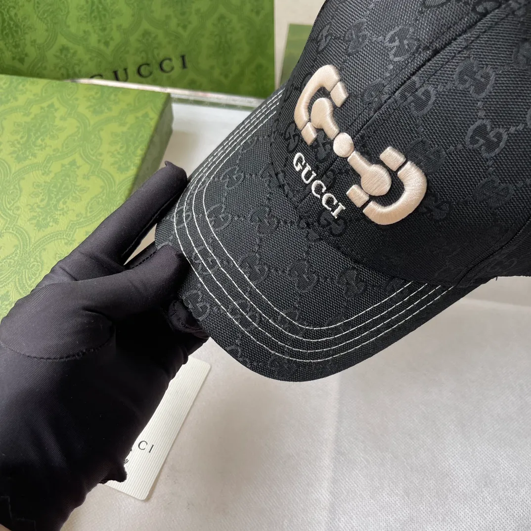 Special batch of 60 Gucci 2023 spring and summer new pure cotton baseball cap. The brim is spliced ​​with personalized contrasting denim, full of design. Personalized and thoughtful style, same style for men and women.