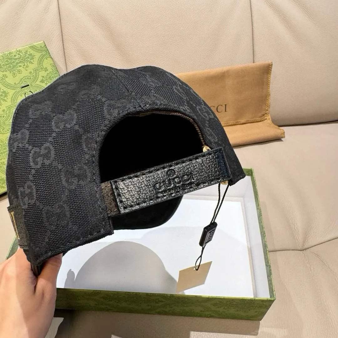 P90 new model has arrived! ., Gucci (Gucci) new original baseball cap, hot stamping webbing, the latest model at the counter, 1:1 custom mold opening, genuine mold opening, original canvas fabric + first layer of cowhide, original quality! The quality is great, the basic head circumference is 56cm, and the patch is adjustable.