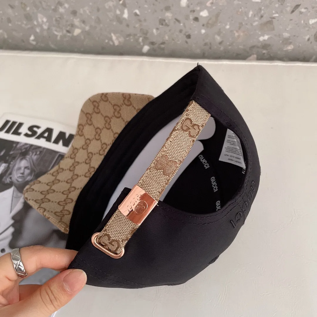 P60 Gucci Gucci high-end mesh hat! The latest model! Fashion trend, high-end workmanship! Every hat is made with care! Extraordinary quality, details are also very important. Genuine leather cap nails, genuine leather adjustment strap! Classic jacquard fabric paired with original mesh and pure cotton sweatband, more breathable, sweat-absorbent and sun-protective.