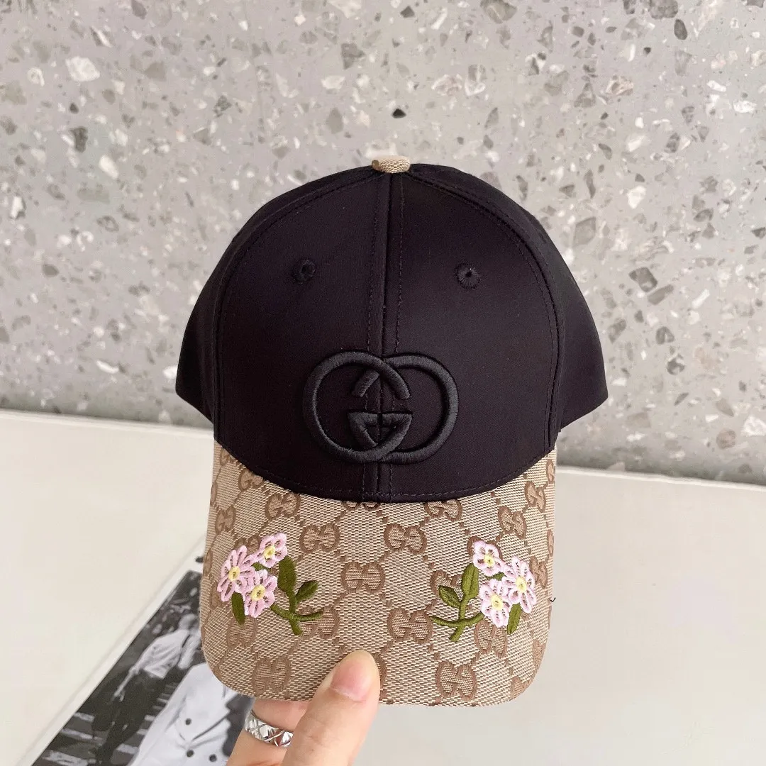 P60 Gucci Gucci high-end mesh hat! The latest model! Fashion trend, high-end workmanship! Every hat is made with care! Extraordinary quality, details are also very important. Genuine leather cap nails, genuine leather adjustment strap! Classic jacquard fabric paired with original mesh and pure cotton sweatband, more breathable, sweat-absorbent and sun-protective.