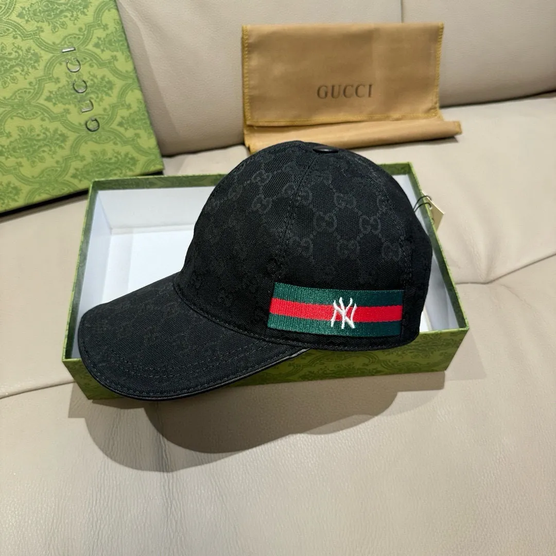 p90, the latest collaboration model of NY&Gucci (Gucci), original baseball cap, 1:1 mold customization, details comparable to those at the counter, original canvas fabric + first-layer cowhide, excellent quality! The first choice for handsome men and beautiful women, fashionable and versatile. The basic head circumference is 56cm, and the patch is adjustable.