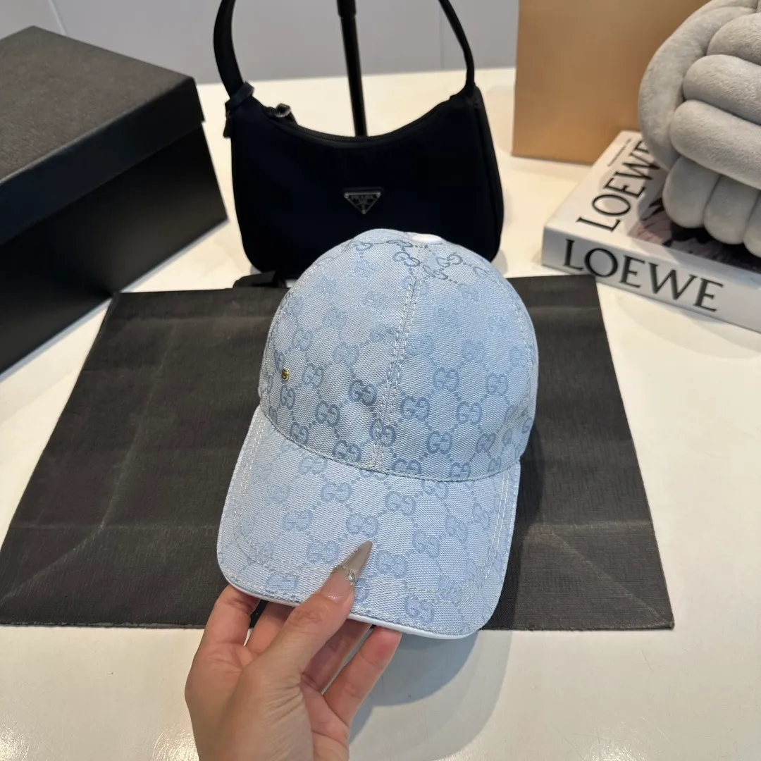 P90 Gucci (Gucci) new original baseball cap, metal small double G, the latest model at the counter, 1:1 mold opening and customization, genuine mold opening hardware, original canvas fabric + first layer of cowhide, original quality! The quality is great, the basic head circumference is 56cm, and the patch is adjustable.