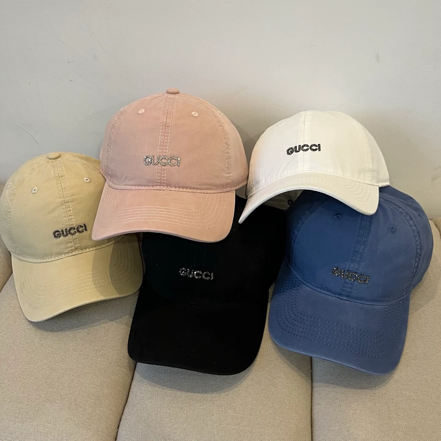 P60 Gucci Baseball Cap♥️GUCCI🧢New product from the official website, baseball cap, original quality, very popular 🔥🎩 The craftsmanship is very exquisite, high-end and classy! Low-key luxury, easy to carry! Running volume!