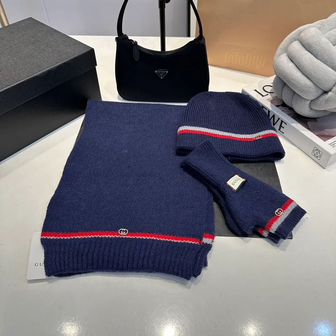 P180 (not ordinary goods in the market) GUCCI official website new wool cashmere suit series 🌟 hat + scarf + gloves official website synchronization, (same style for men and women) high quality, original fabric is very high-end, casual and versatile, simple yet elegant style, not to be missed!