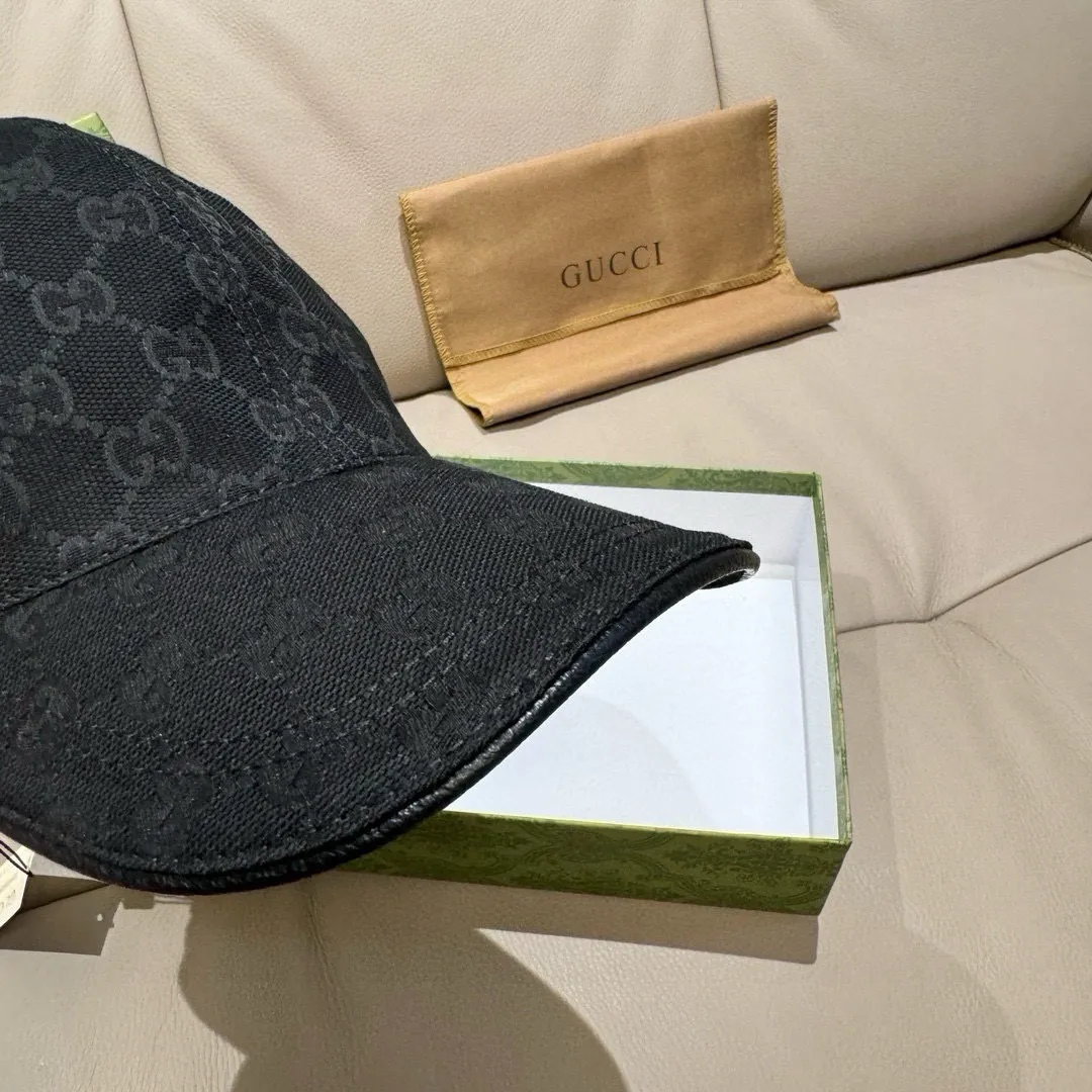 P90 new model has arrived! ., Gucci (Gucci) new original baseball cap, hot stamping webbing, the latest model at the counter, 1:1 custom mold opening, genuine mold opening, original canvas fabric + first layer of cowhide, original quality! The quality is great, the basic head circumference is 56cm, and the patch is adjustable.