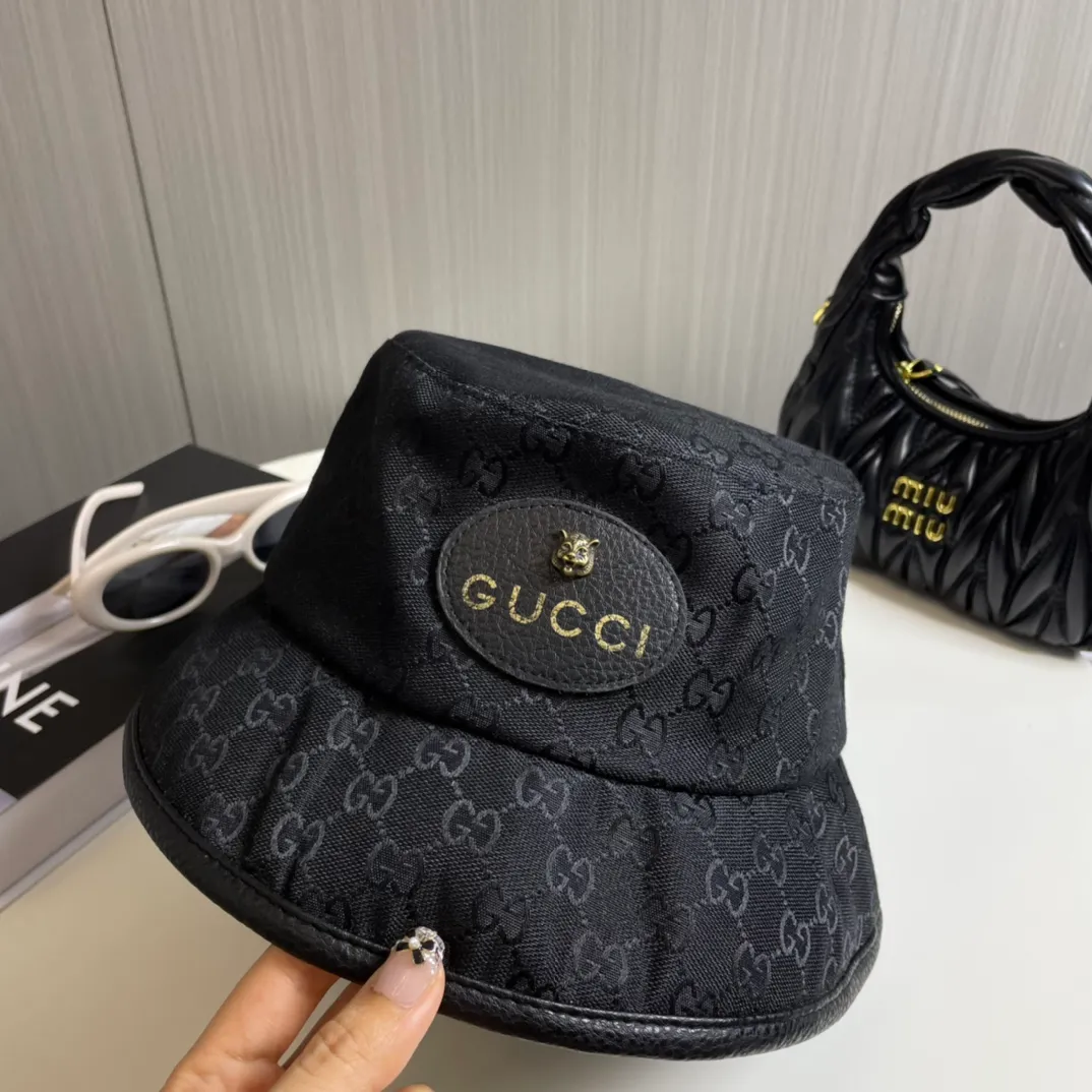 P56 original quality GUCCI Gucci bucket hat 👒 The new official website Gucci bucket hat is coming. The craftsmanship is very exquisite, the high-end atmosphere is high-end! Low-key luxury, easy to carry! Running volume!