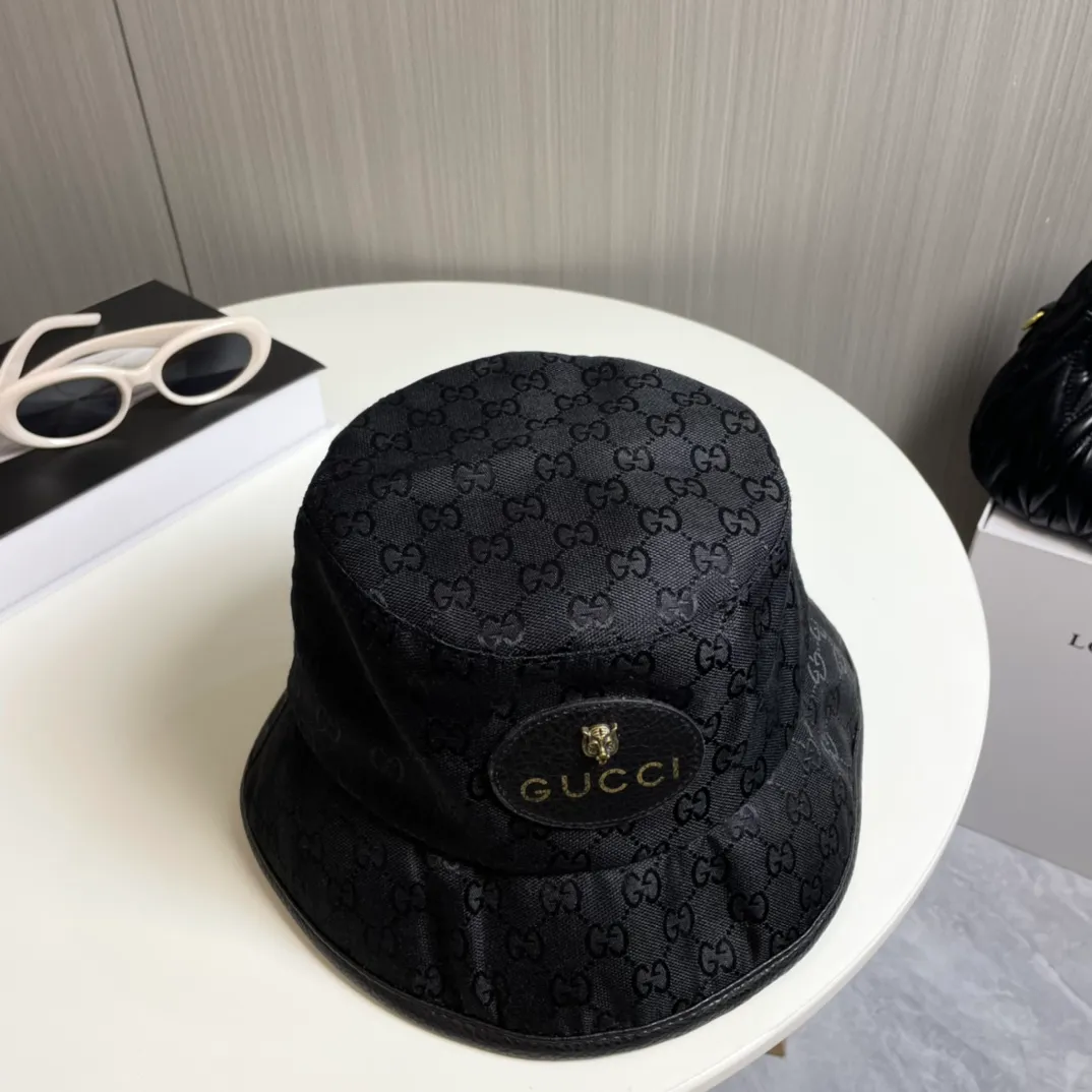 P56 original quality GUCCI Gucci bucket hat 👒 The new official website Gucci bucket hat is coming. The craftsmanship is very exquisite, the high-end atmosphere is high-end! Low-key luxury, easy to carry! Running volume!