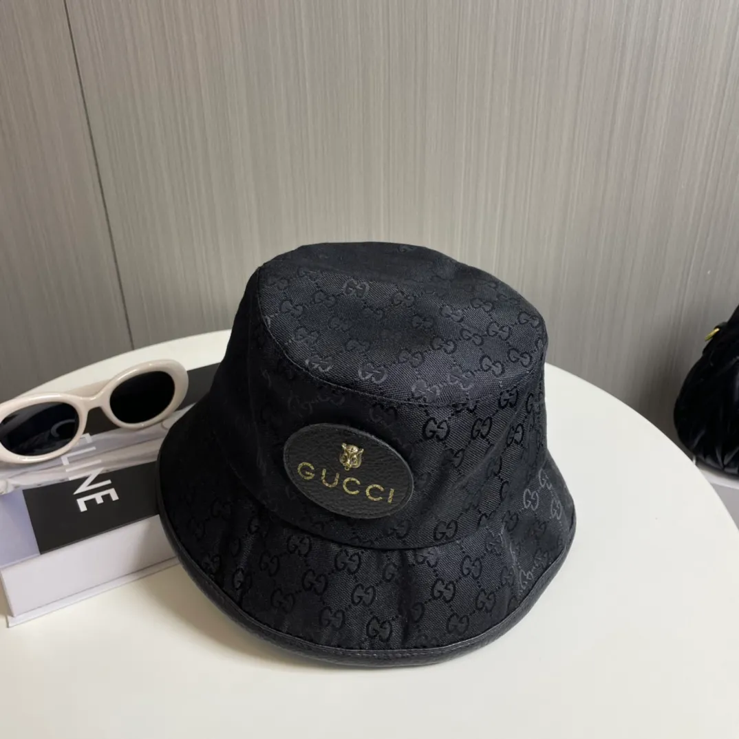 P56 original quality GUCCI Gucci bucket hat 👒 The new official website Gucci bucket hat is coming. The craftsmanship is very exquisite, the high-end atmosphere is high-end! Low-key luxury, easy to carry! Running volume!