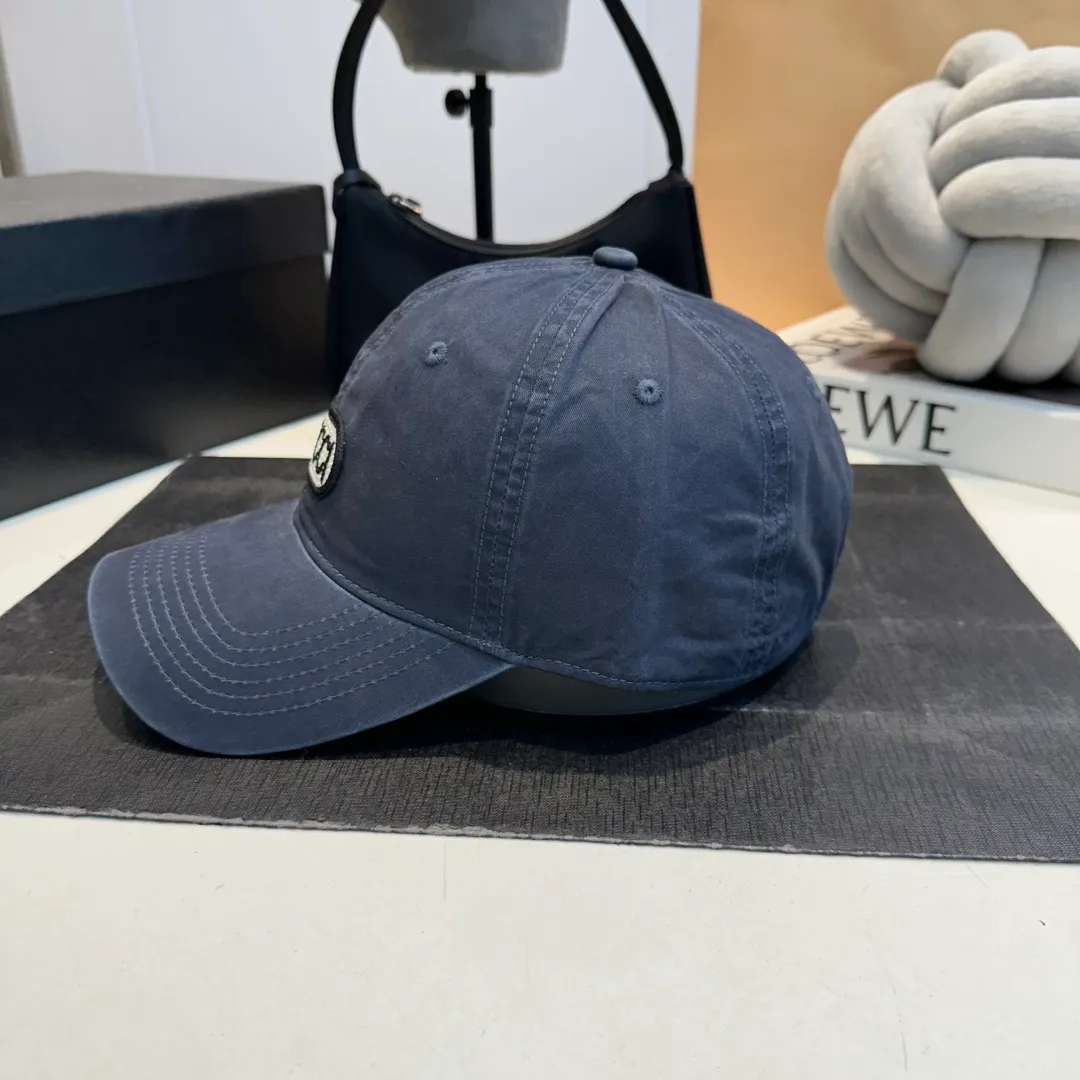 P60 Gucci Baseball Cap GUCCI official website new product, baseball cap, original quality is very popular. The craftsmanship is very exquisite, high-end and classy! Low-key luxury, easy to carry! Running volume!