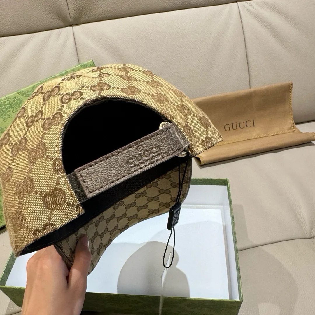 P90., Gucci (Gucci) new original baseball cap, Gucci hot stamping, the latest model at the counter, 1:1 custom mold opening, genuine mold opening, original canvas fabric + first layer of cowhide, original quality! The quality is great, the basic head circumference is 56cm, and the patch is adjustable.