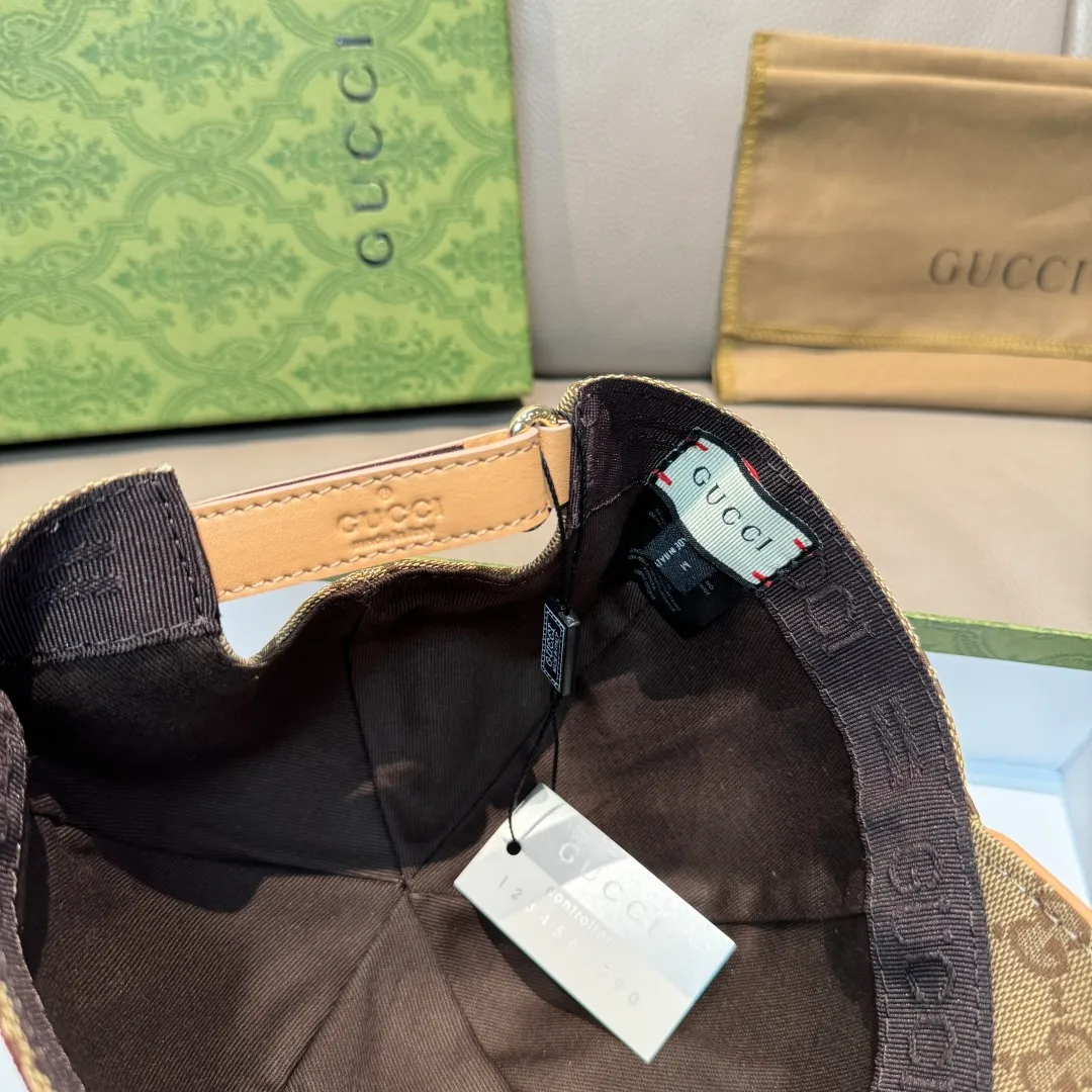 p90 ten thousand year old classic new color is shipped!   , Gucci (Gucci) classic original baseball cap 😍😍 1:1 mold opening and customization at the counter, the highest version, original canvas fabric + first layer of cowhide, light and breathable! Photographed in real life, suitable for men and women in all seasons, basic head circumference 56cm, adjustable patches.