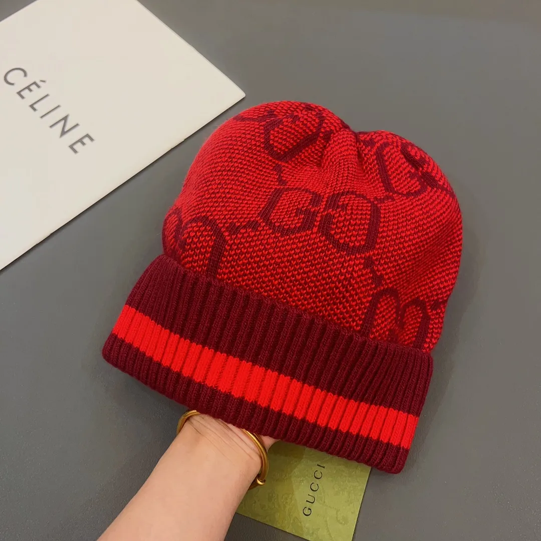 Special batch of 90 Gucci-new towel knitted woolen hat. The hot-selling knitted hat at the counter, super beautiful gg letters. Highly elastic knitted fabric, babies of any head shape can wear it with their eyes closed.